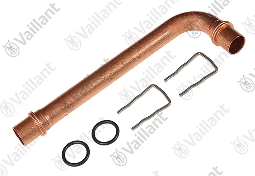 Kupferrohr von Vaillant mit gebogenem Ende, zwei O-Ringen und zwei Halterungen. Das Produkt dient zur Verbindung von Heizungskomponenten.
